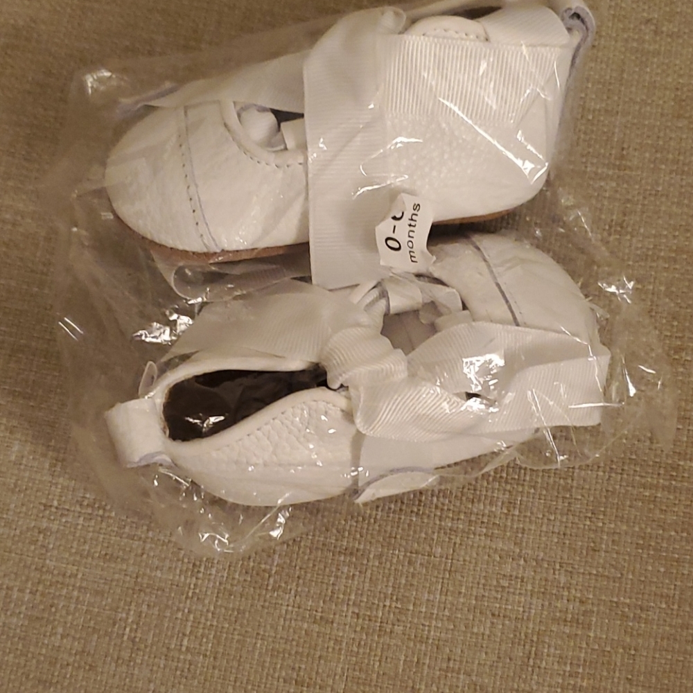 Soft sole white sandel